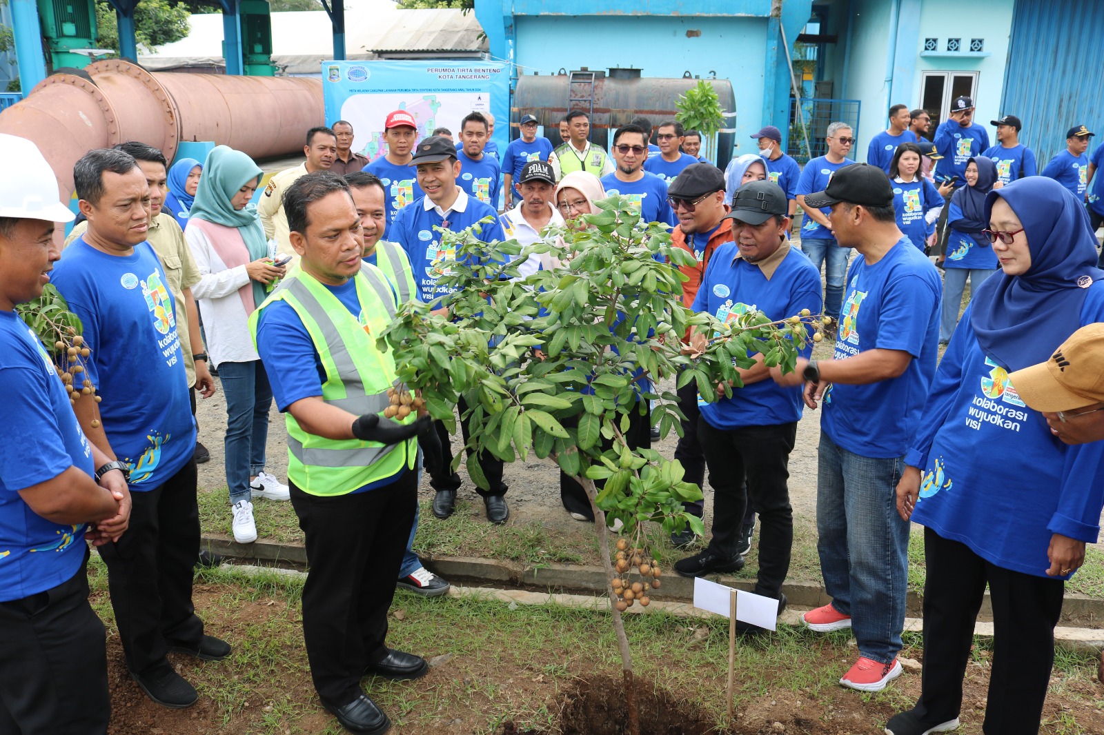 GERAKAN GOTONG ROYONG TANAM 3100 POHON